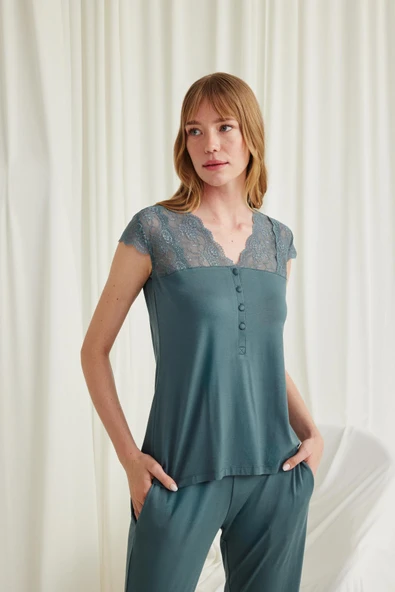 Yakası Kolu ve Omzu Dantelli Önü Düğmeli Pijama Takımı - 5
