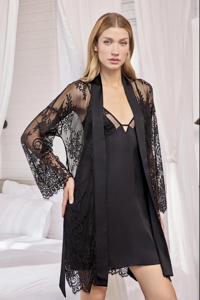 Dantelli Tüllü ve Dekolteli Saten Sabahlık Takımı
