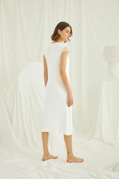 Kolu Omzu ve Yakası Dantelli Önü Düğmeli Büyük Beden Gecelik - Resim 5