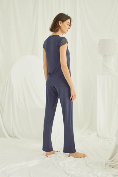 Yakası Kolu ve Omzu Dantelli Önü Düğmeli Pijama Takımı - Resim 6