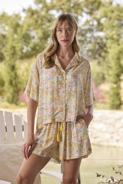 Çiçek ve Yaprak Desenli Önü Düğmeli Alt Üst Takım ürün görseli