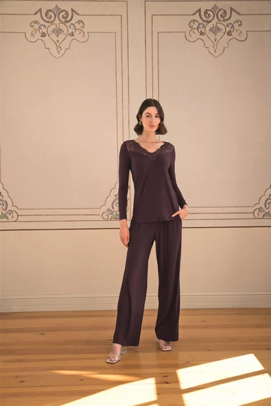 Uzun Kollu ve Dantelli Pijama Takımı - 4