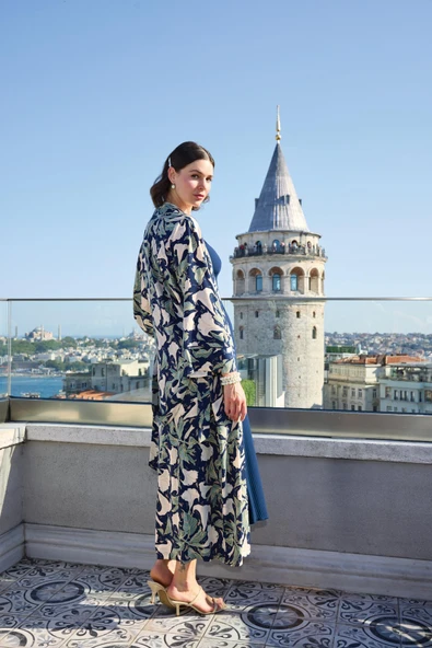 Yaprak Desenli Dantelli ve Dekolteli Sabahlık Takımı - Resim 4