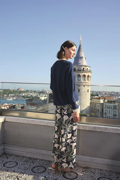 Yaprak Desenli Uzun Kollu V Yaka Pijama Takımı - 8