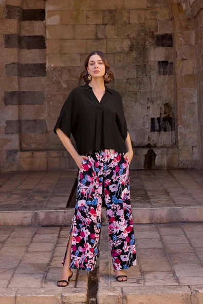 Çiçek Desenli Yırtmaç Detaylı Alt Üst Takım ürün görseli