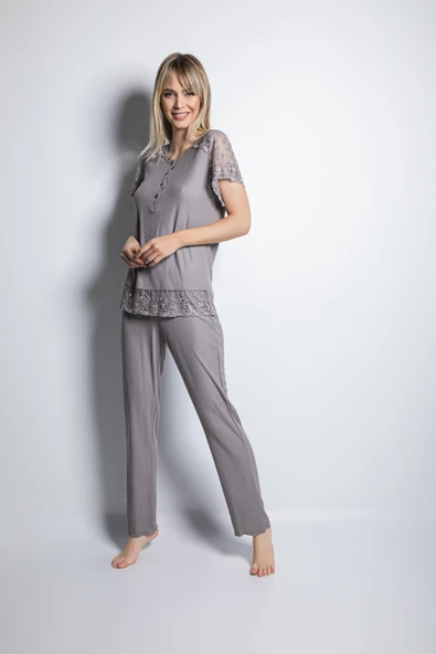 Önü Düğmeli Brode Dantelli Pijama Takımı ürün görseli