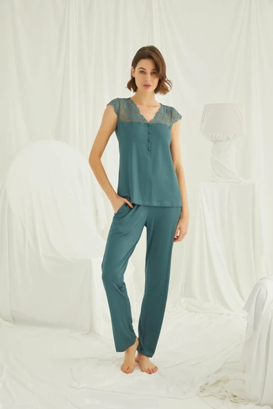 Yakası Kolu ve Omzu Dantelli Önü Düğmeli Pijama Takımı - Resim 2