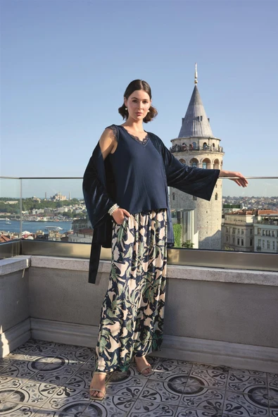Yaprak Desenli ve Dantelli 3'lü Pijama Takımı