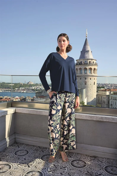 Yaprak Desenli Uzun Kollu V Yaka Pijama Takımı - 4