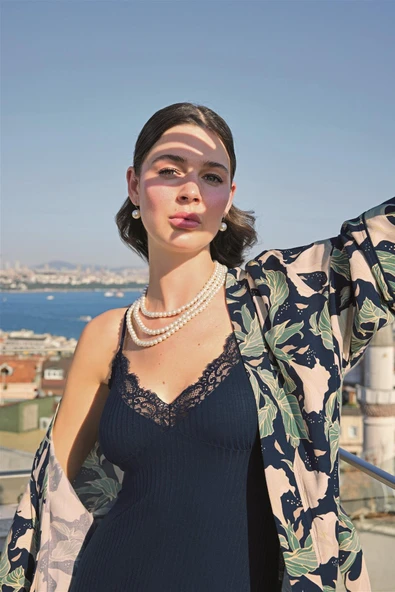 Yaprak Desenli Dantelli ve Dekolteli Sabahlık Takımı - Resim 12