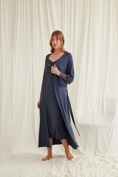 Dekolteli Yakası ve Kolu Dantelli Sabahlık Takımı - Resim 9