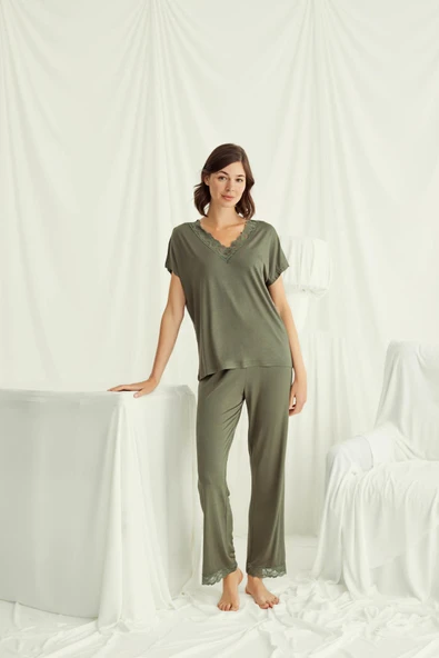 Kısa Kollu V Yakalı Dantelli Pijama Takımı - 1