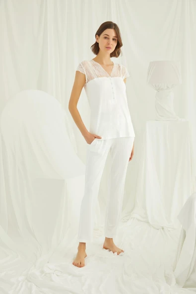 Yakası Kolu ve Omzu Dantelli Önü Düğmeli Pijama Takımı - Resim 4