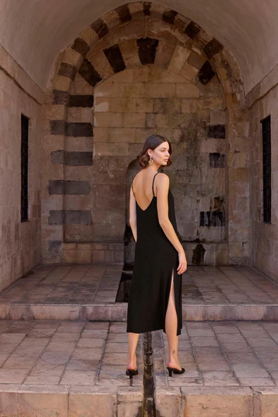 Dantelli Dekolteli ve Yırtmaçlı Sabahlık Takımı - 7