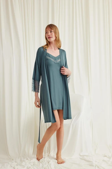 Dekolteli Yakası ve Kolu Dantelli Sabahlık Takımı - Resim 4