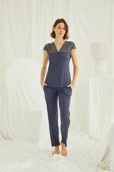 Yakası Kolu ve Omzu Dantelli Önü Düğmeli Pijama Takımı - Resim 2