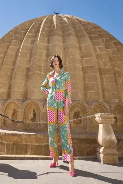 Çiçek ve Yaprak Desenli Saten Pijama Takımı - 4