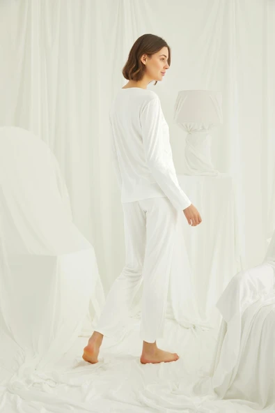 Yakası ve Omzu Dantelli Önü Boydan Düğmeli Pijama Takımı - Resim 6