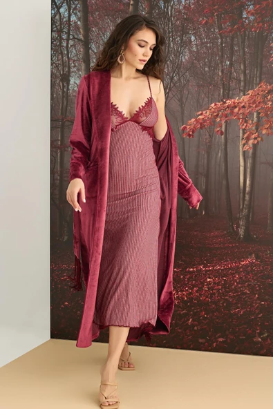 Dantelli ve Dekolteli Kadife Sabahlık Takımı - 4