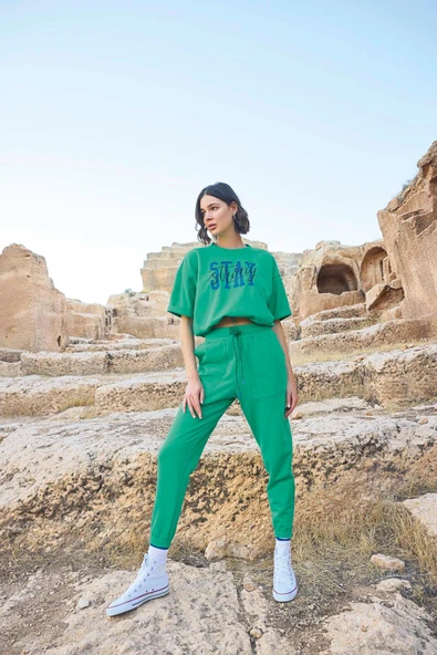 Kısa Kollu "Stay Strong" Crop Eşofman Takımı - 4