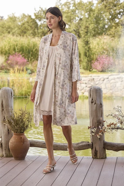 Çiçek Desenli ve Dantelli Sabahlık Takımı ürün görseli