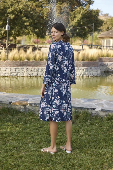 Çiçek ve Yaprak Desenli Dantelli ve Dekolteli Sabahlık Takımı - Resim 5