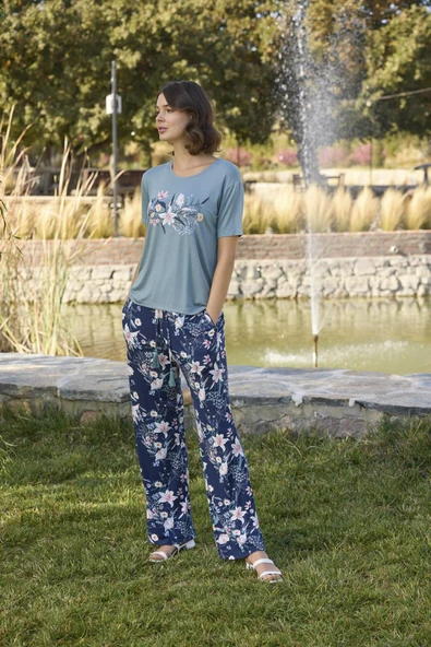 Çiçek ve Yaprak Desenli ve Baskılı Pijama Takımı - 2