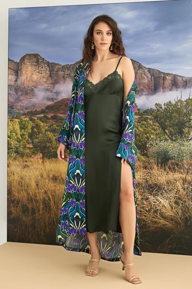 Çiçek Desenli Dantelli ve Dekolteli Saten Sabahlık Takımı - 4