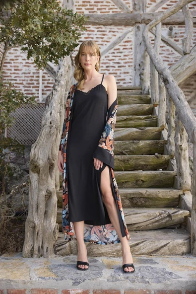 Çiçek ve Yaprak Desenli Dantelli ve Dekolteli Sabahlık Takımı - 2