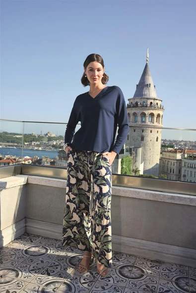 Yaprak Desenli Uzun Kollu V Yaka Pijama Takımı - 5