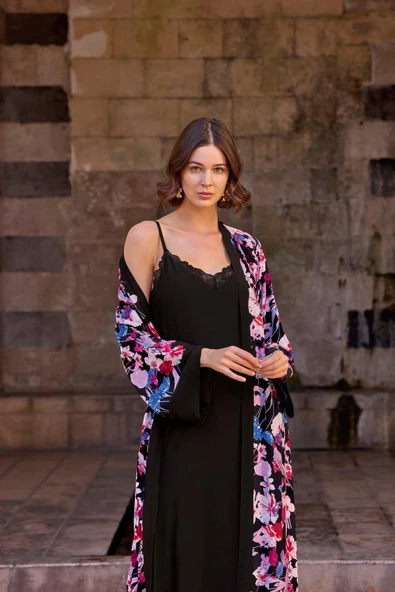 Dantelli Dekolteli ve Yırtmaçlı Sabahlık Takımı - 5