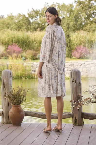 Çiçek Desenli ve Dantelli Sabahlık Takımı - Resim 4