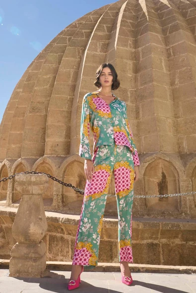 Çiçek ve Yaprak Desenli Saten Pijama Takımı - 2