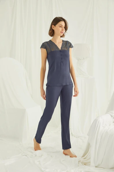 Yakası Kolu ve Omzu Dantelli Önü Düğmeli Pijama Takımı - Resim 4