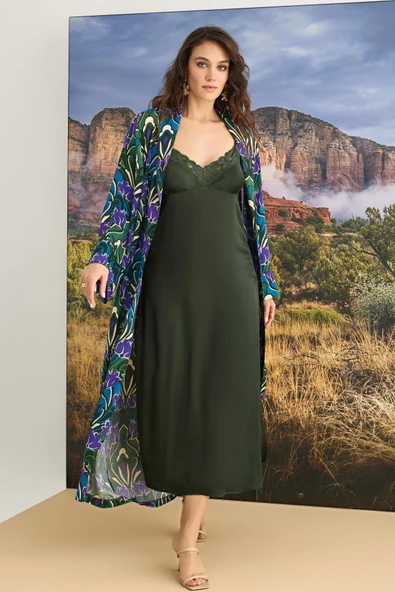 Çiçek Desenli Dantelli ve Dekolteli Saten Sabahlık Takımı - 2