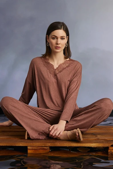 Yakası Dantelli Nakışlı Pijama Takımı - 2