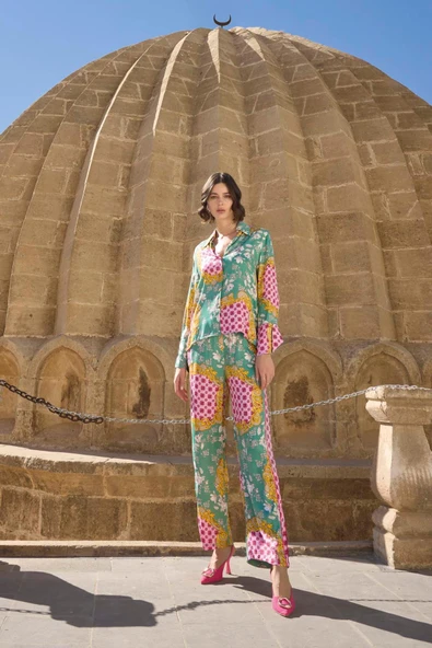 Çiçek ve Yaprak Desenli Saten Pijama Takımı - 1