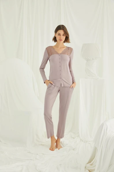Yakası Kolu ve Omzu Dantelli Boydan Düğmeli Pijama Takımı - 1