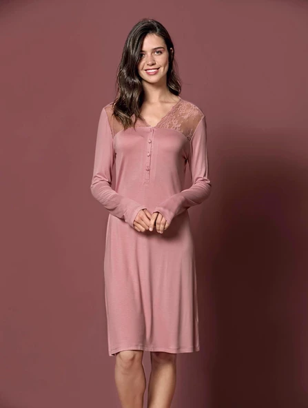 Yakası ve Omzu Dantelli Önü Düğmeli Büyük Beden Gecelik ürün görseli