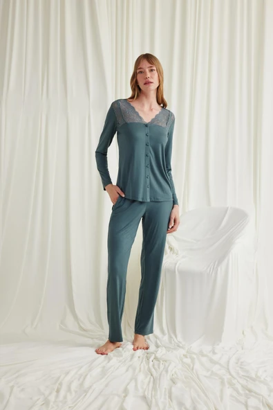 Yakası Omzu ve Paçası Dantelli Boydan Düğmeli Pijama Takımı - 1