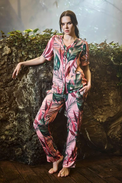 Yaprak Desenli Önü Boydan Düğmeli Saten Alt Üst Takım ürün görseli