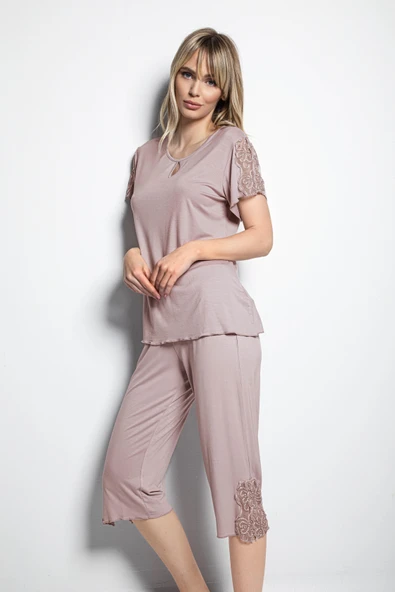 Yakası Detaylı Brode Dantelli Kapri Takımı - Resim 2