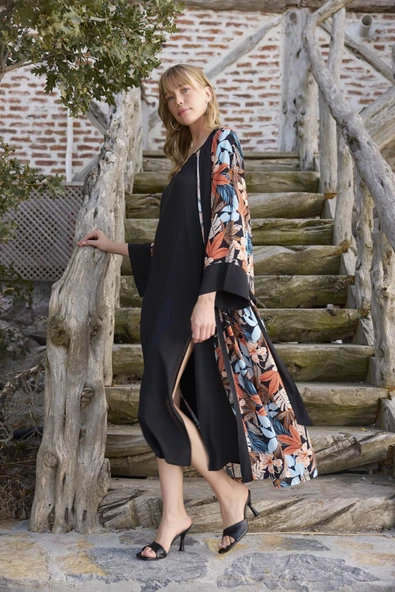 Çiçek ve Yaprak Desenli Dantelli ve Dekolteli Sabahlık Takımı - 9