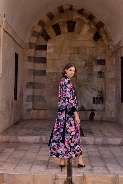 Dantelli Dekolteli ve Yırtmaçlı Sabahlık Takımı - 6