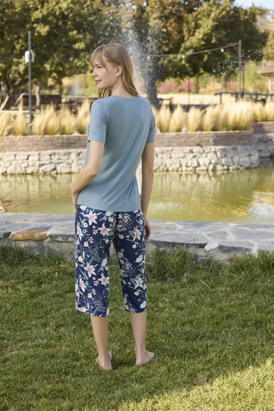 Çiçek ve Yaprak Desenli ve Baskılı Kapri Takımı - Resim 4