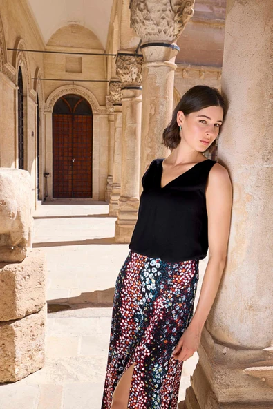 Çiçek Desenli Yırtmaçlı Etek Takımı - Resim 7