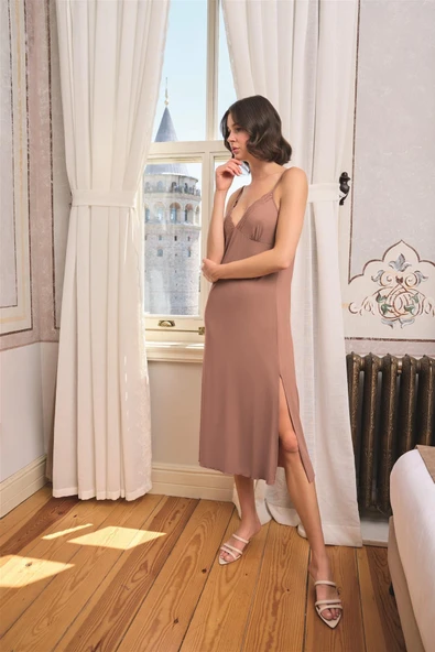 Yaprak Desenli Yırtmaçlı Dantelli ve Dekolteli Büyük Beden Sabahlık Takımı - Resim 6