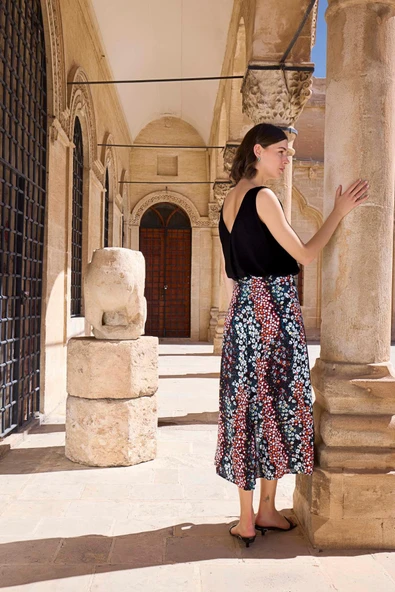 Çiçek Desenli Yırtmaçlı Etek Takımı - Resim 2