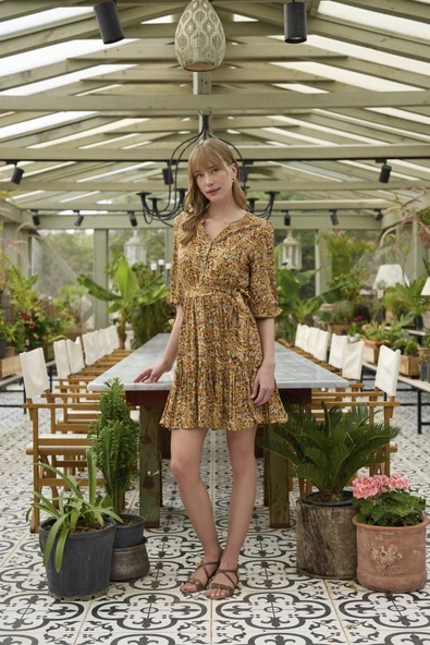 Çiçek ve Yaprak Desenli Kuşaklı Elbise ürün görseli