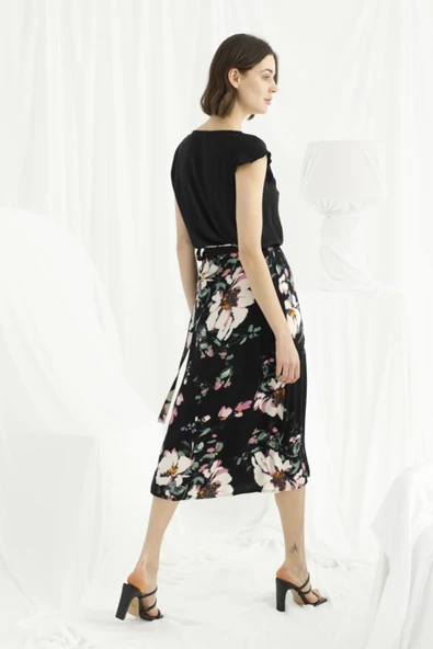 Çiçek ve Yaprak Desenli Saten Etek Takımı - Resim 6